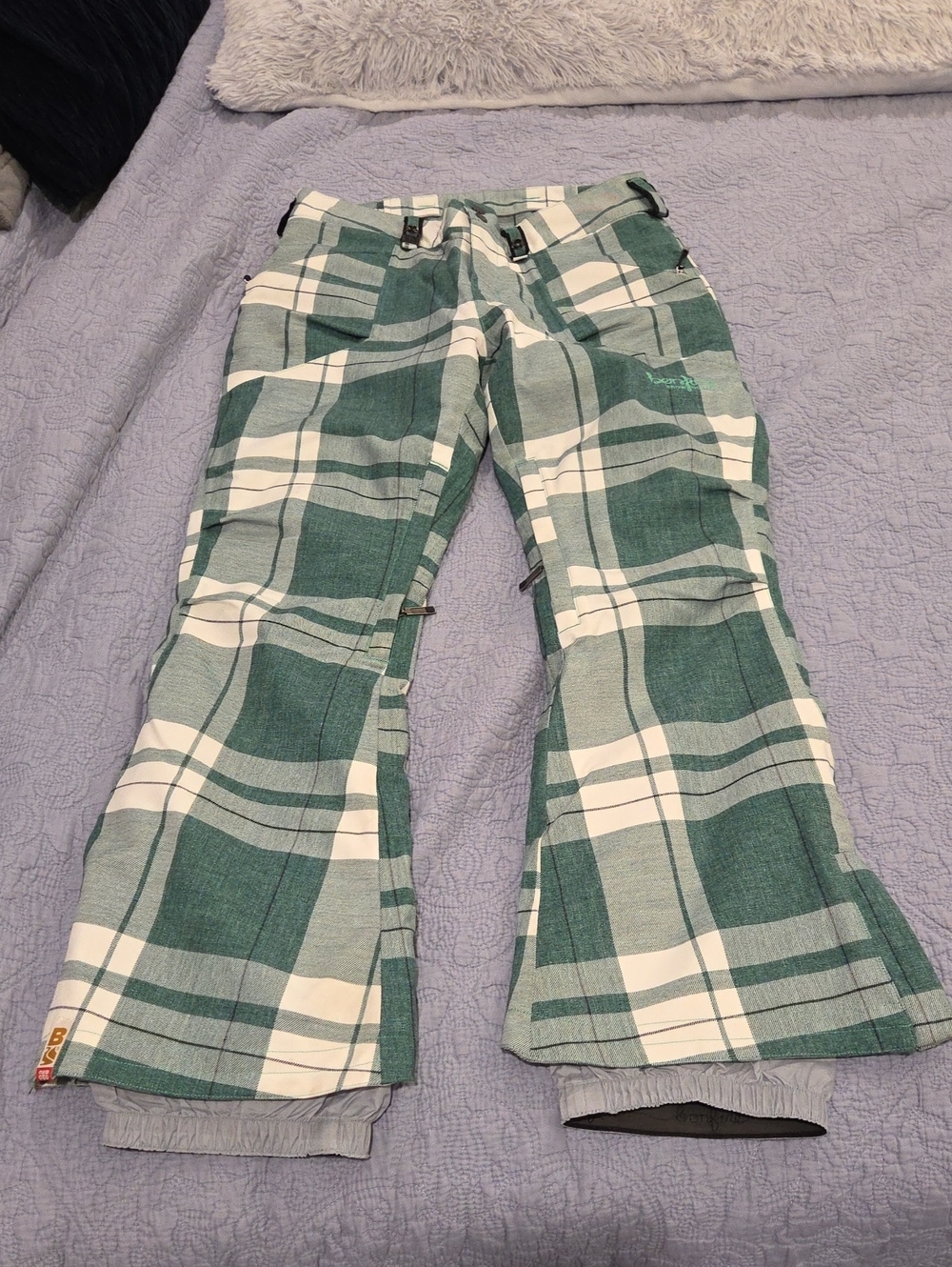 Bonfire Arena snowboard pants featuring A green and white plaid design Size S!